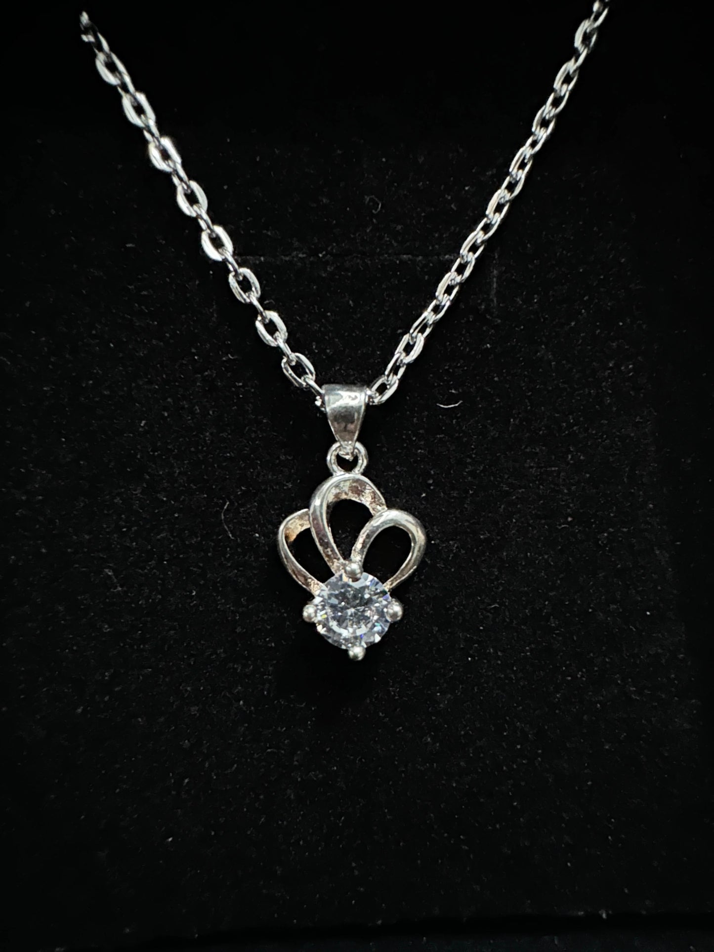 Royal Bloom โข Pendant - A Symbol of Passion